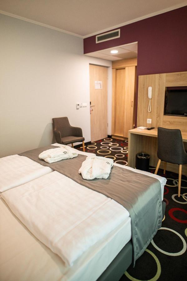 Garden Hotel Wellness és Konferencia Szolnok Extérieur photo