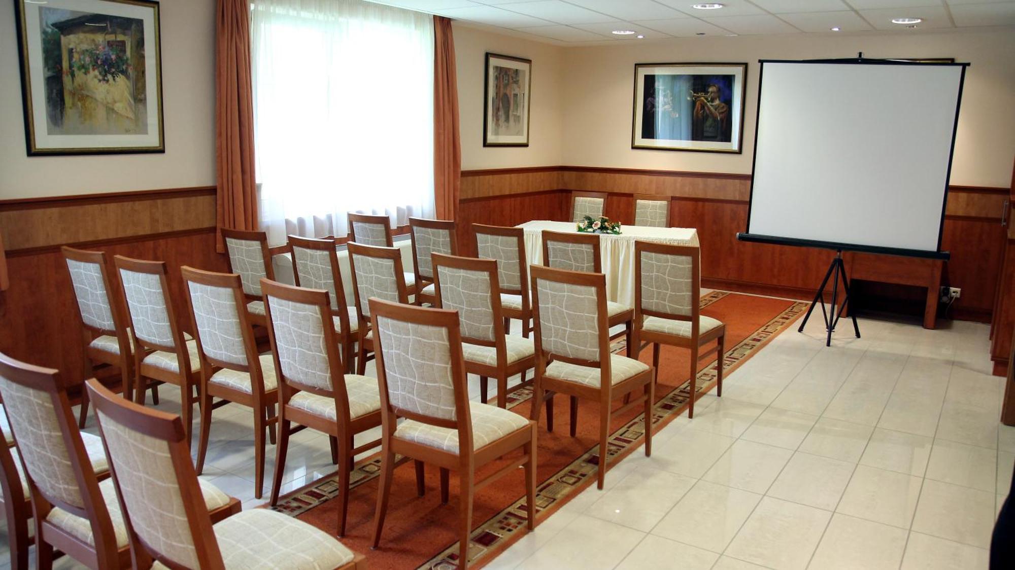 Garden Hotel Wellness és Konferencia Szolnok Extérieur photo