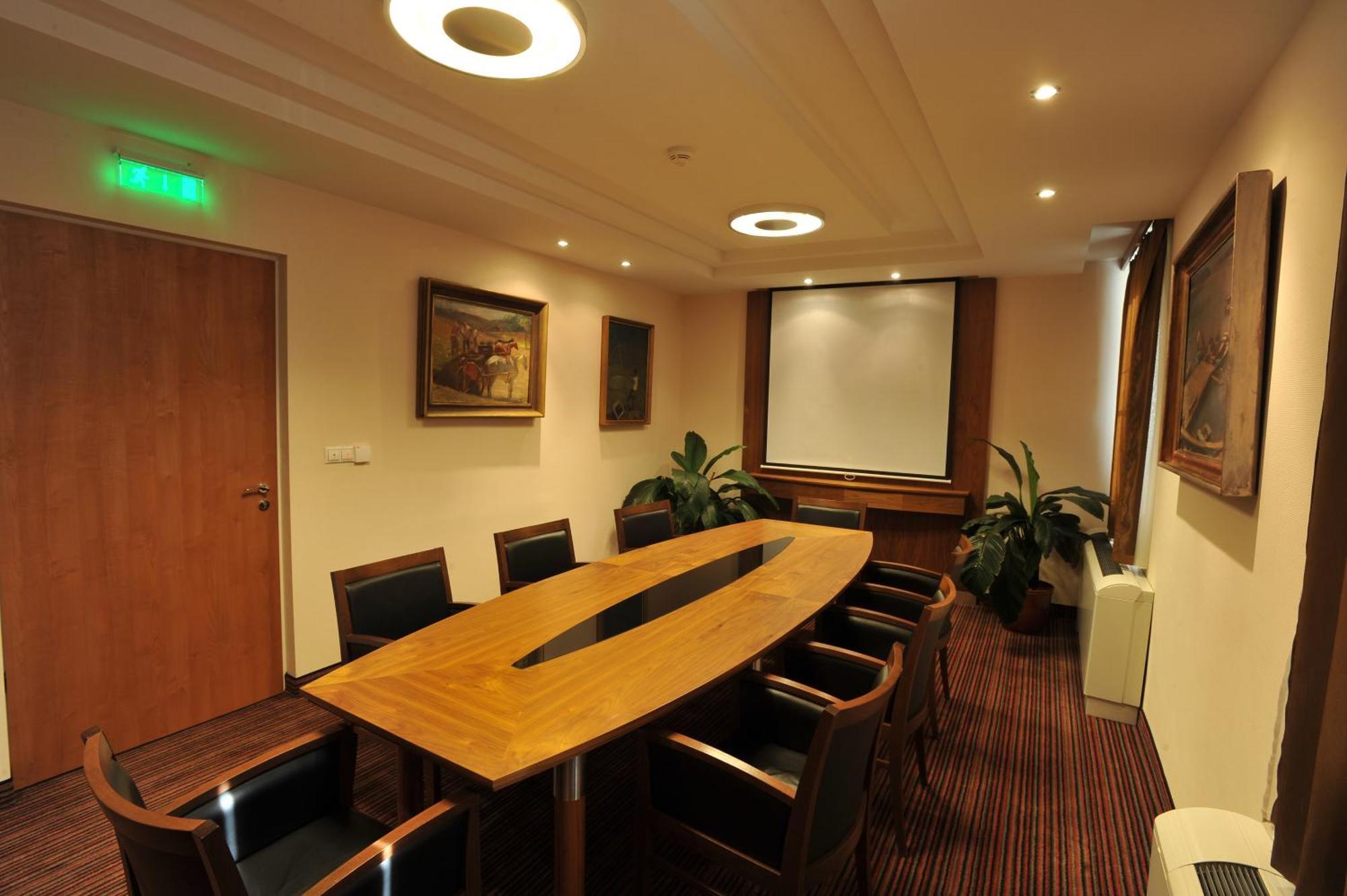 Garden Hotel Wellness és Konferencia Szolnok Extérieur photo