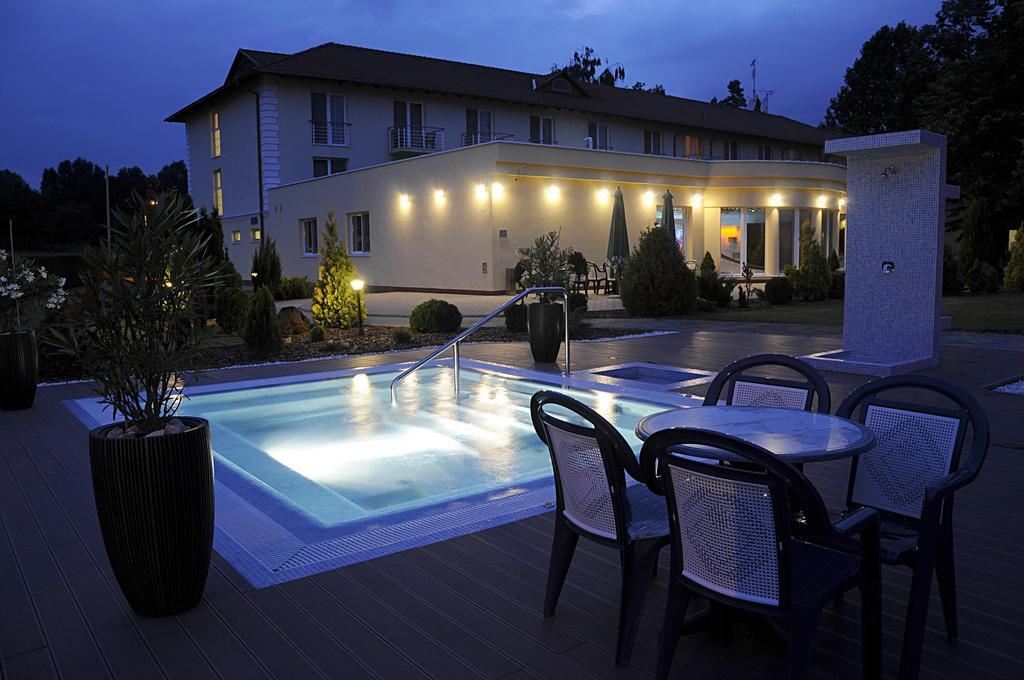 Garden Hotel Wellness és Konferencia Szolnok Extérieur photo