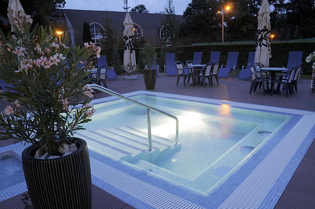Garden Hotel Wellness és Konferencia Szolnok Extérieur photo
