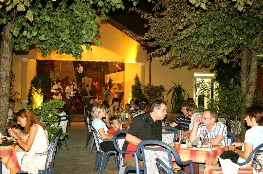 Garden Hotel Wellness és Konferencia Szolnok Restaurant photo