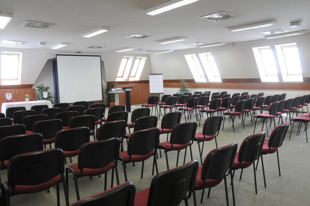 Garden Hotel Wellness és Konferencia Szolnok Extérieur photo